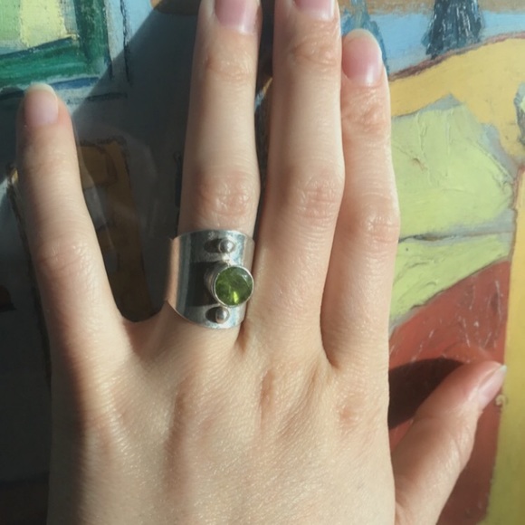 🌿 custom/hand-made peridot ring 🌿 - Picture 4 of 5